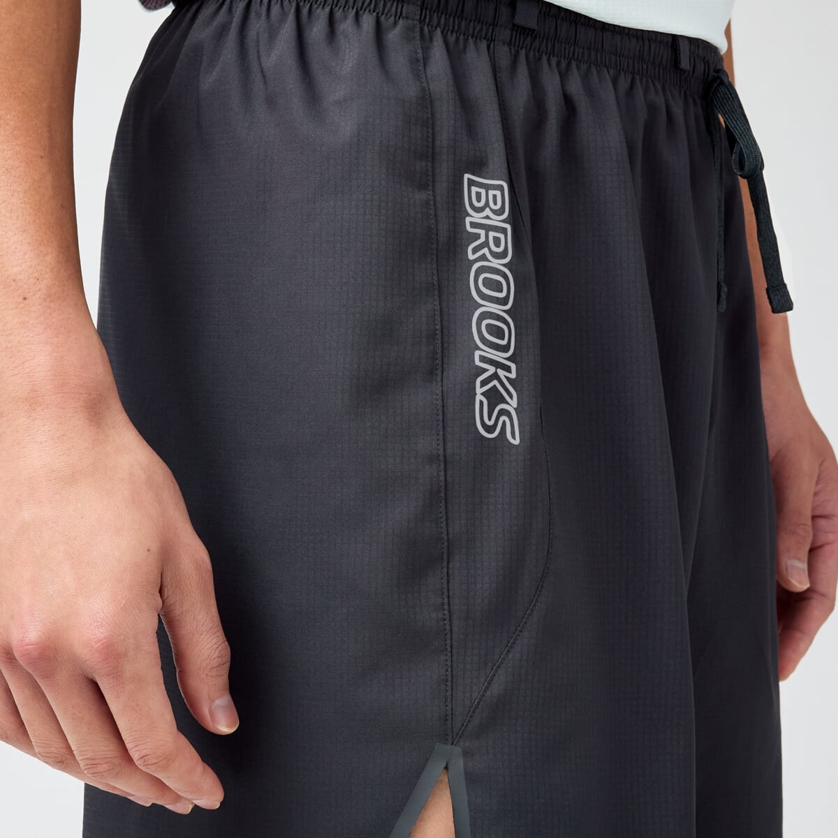 BROOKS Cascadia Short M