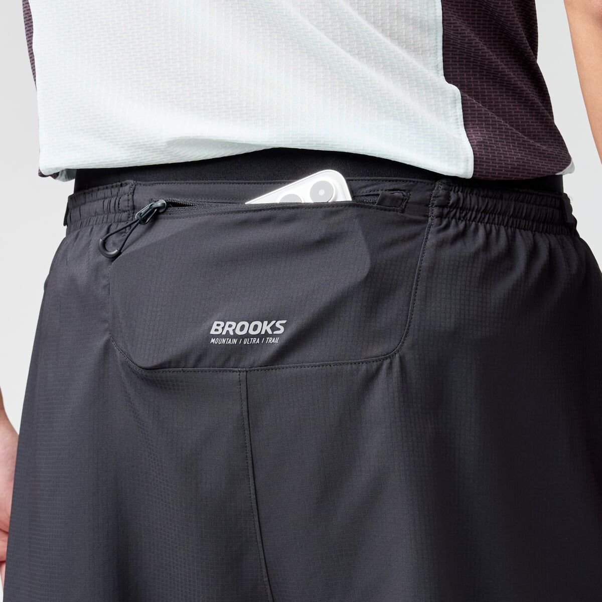 BROOKS Cascadia Short M