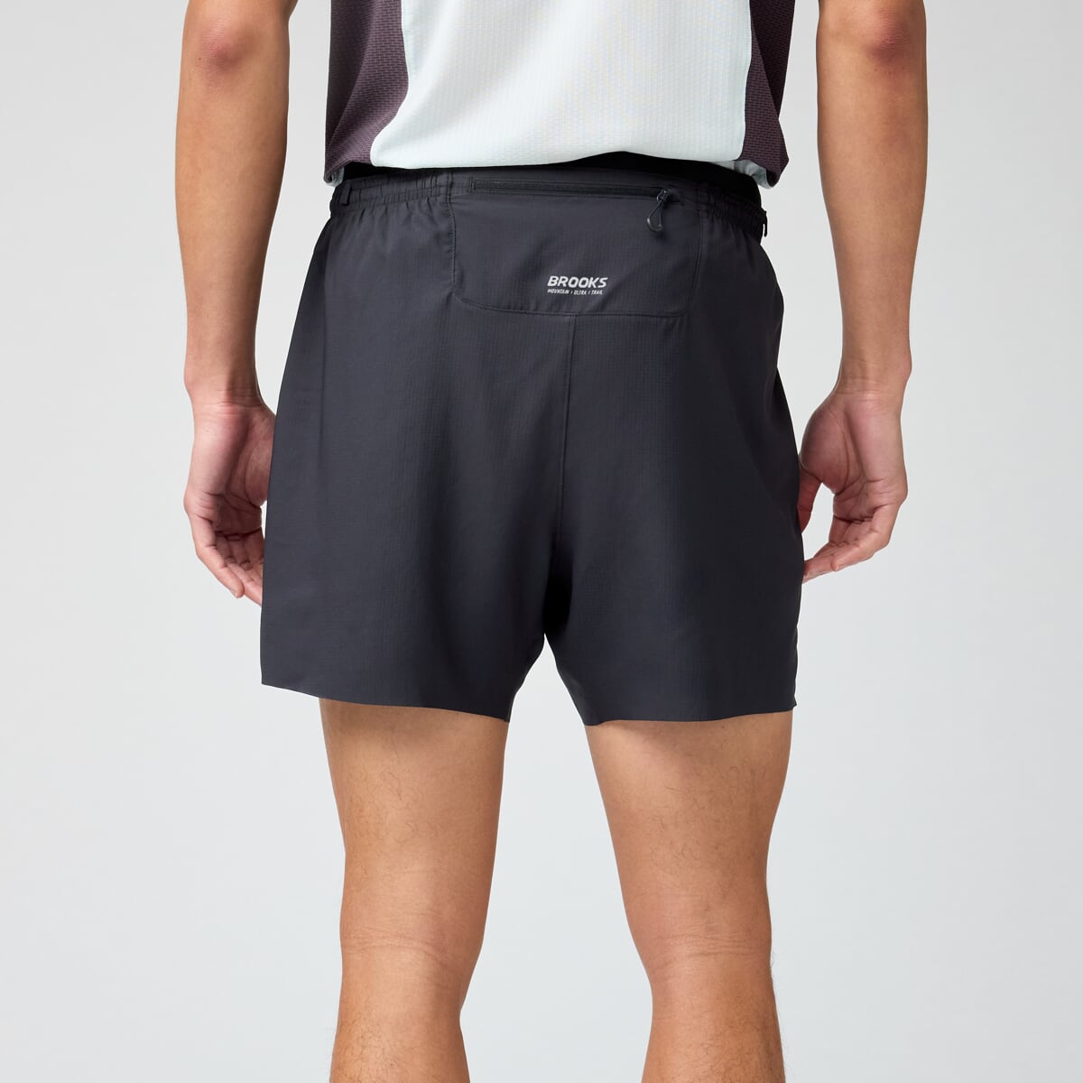 BROOKS Cascadia Short M
